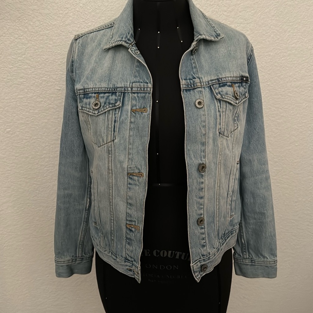 LUCKY BRAND EMBROIDERED  DENIM JACKET. EXCELLENT CONDITION XS
